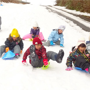 正月遊び・雪遊び（年長児） 写真