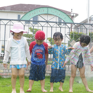 プール遊び・お泊り保育（年長児） 写真