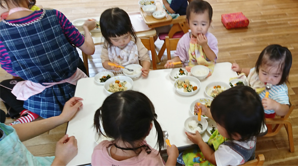 昼食 写真